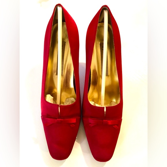 Red Satin pump bow detail 3 inch heel leather sole size 7.5 - Picture 3 of 16